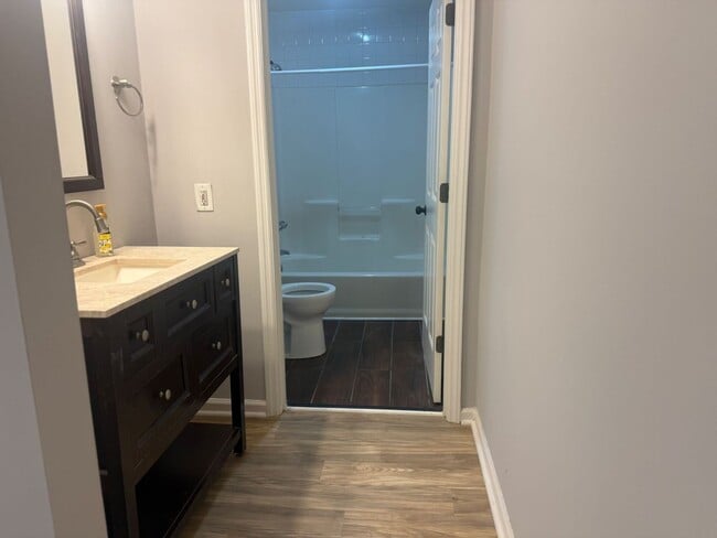 Photo - Available Now !  One Bedroom apartment in ...