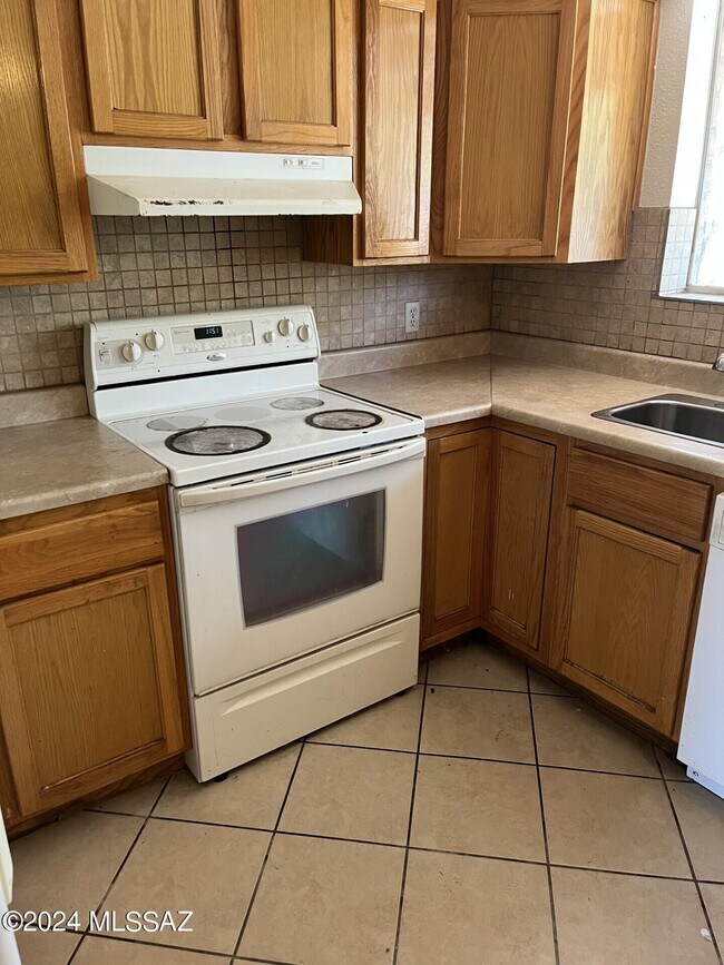 Photo - 51 E Mills Dr