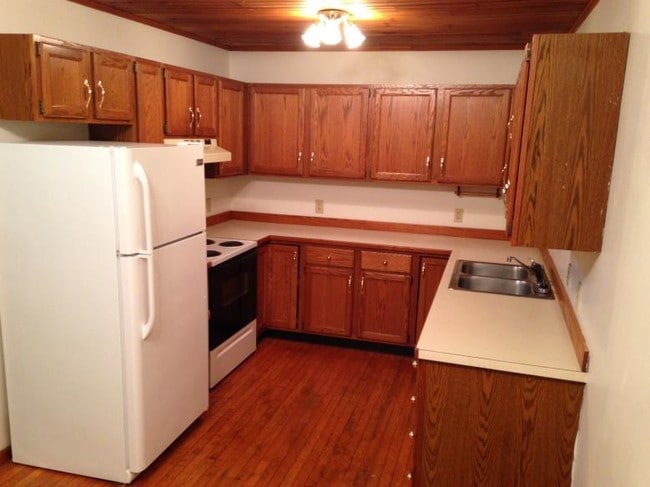 kitchen - Ole School Village Apartments