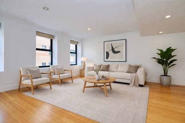 Building Photo - 55 Temple Pl Unit 5