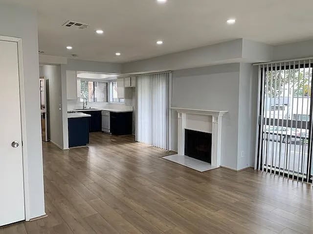 Apt. 101 - Livingroom - 800 E Wilson Ave