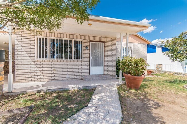 Photo - Adorable 3 bedroom, 2 bath apartment in Northeast El Paso!
