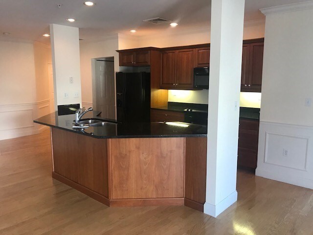 Building Photo - 10 Northwood Dr Unit 202 Rental