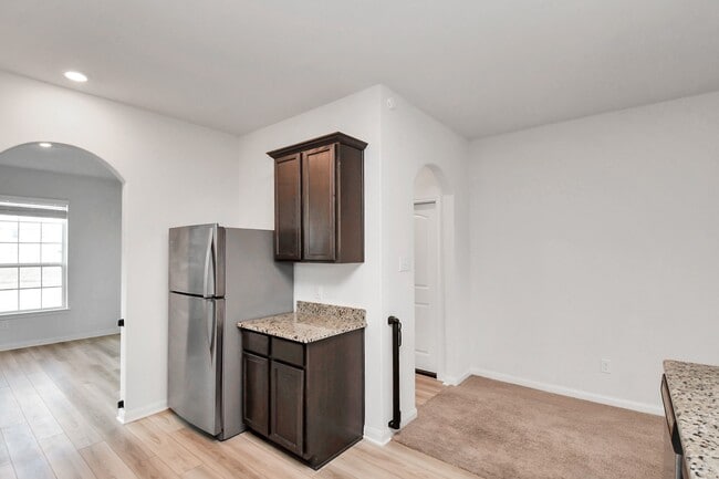 Building Photo - 424 Maple Fawn Dr