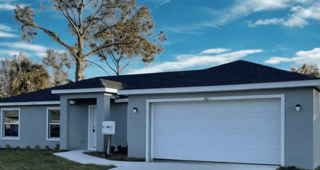 Building Photo - 20241 Peachland Blvd Rental