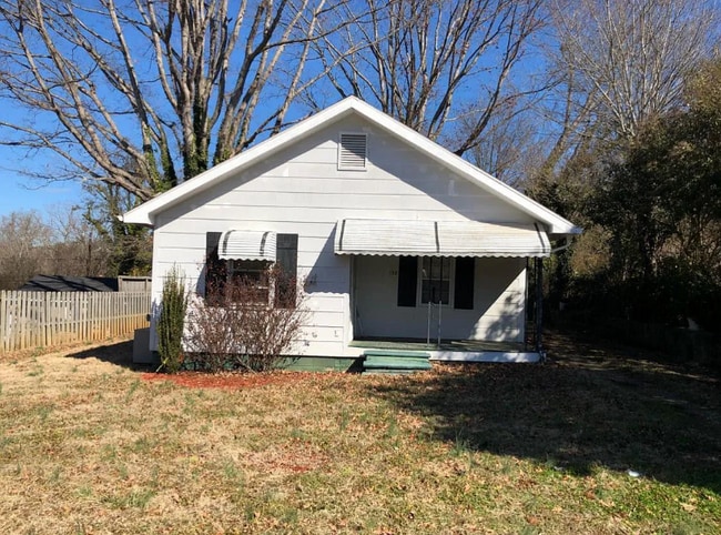 Building Photo - 133 Caroline St