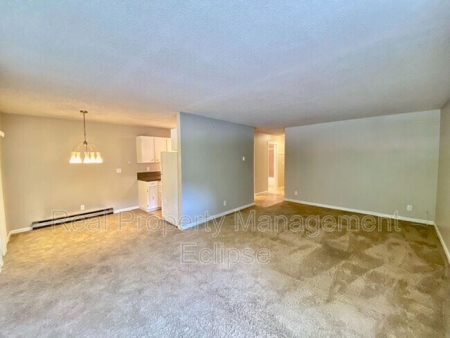 Photo - 321 Bellevue Way SE Unidad 406