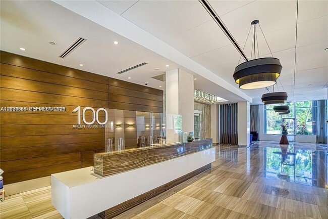 Building Photo - 100 Bayview Dr Unit 703