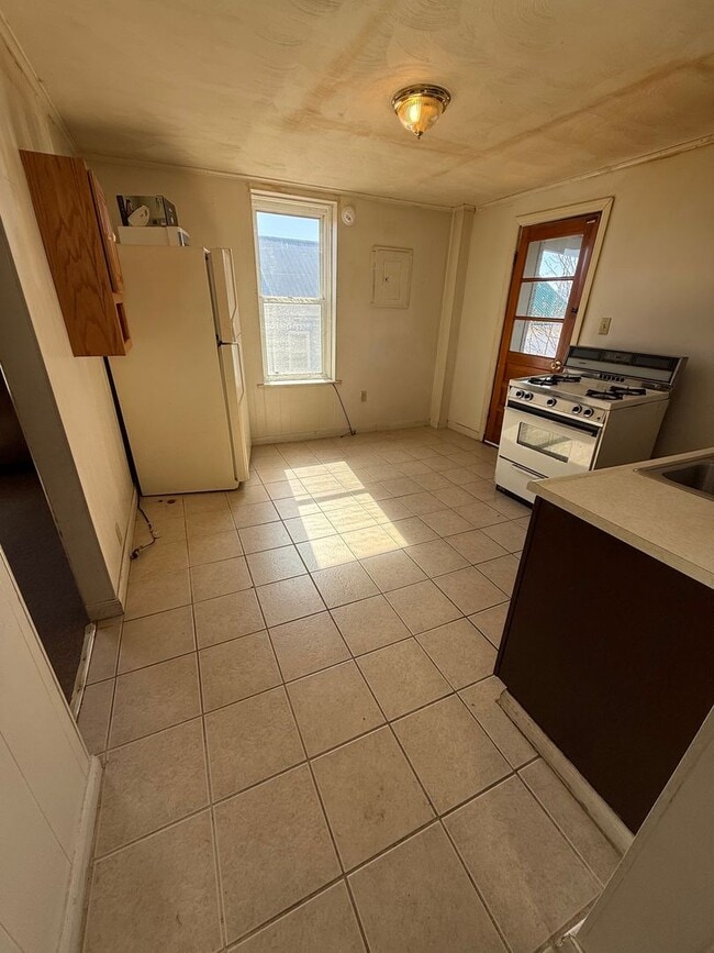 Building Photo - 1224 2nd Ave Unit 1224 2nd Fl.