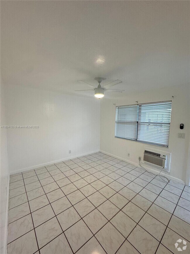 Building Photo - 325 NW 15th St Unit 1 Rental