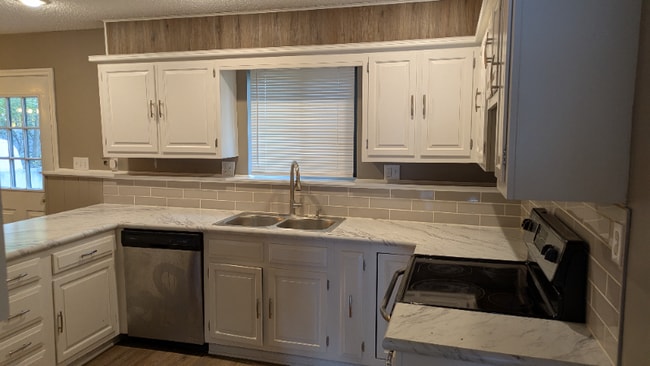 Photo - 10171 Haskins St