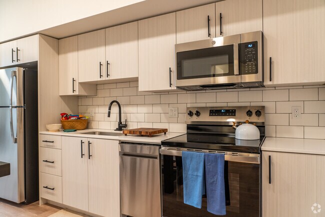 1BR, 1BA, - 575SF - Kitchen - Arts Plaza