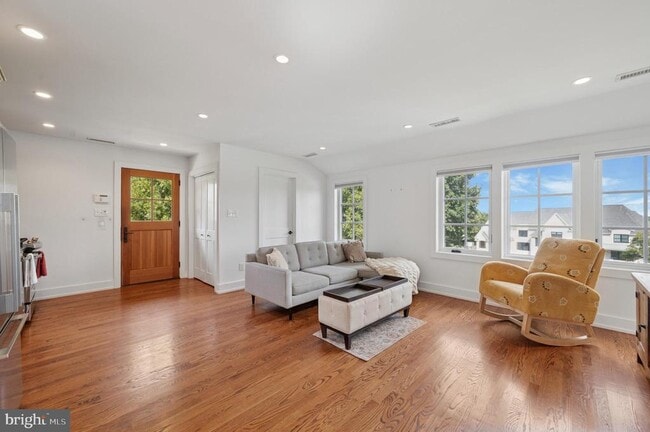 Photo - 1125 Ginkgo Ln