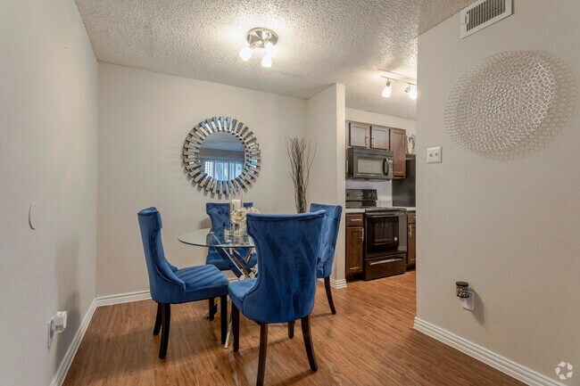 2BR,2BA - 874SF B2 - Dining Area - Irving Park