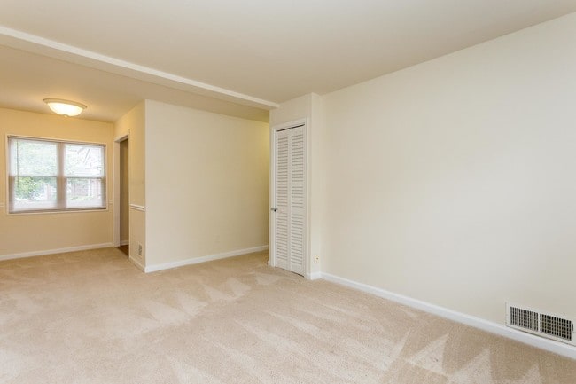 Photo - Laurel Manor