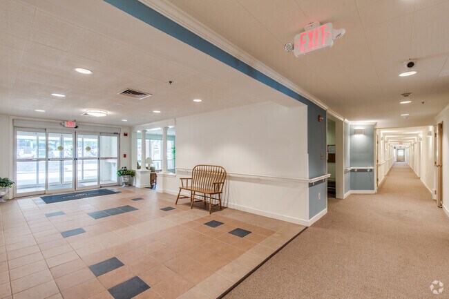 2BR, 1BA - 910SF