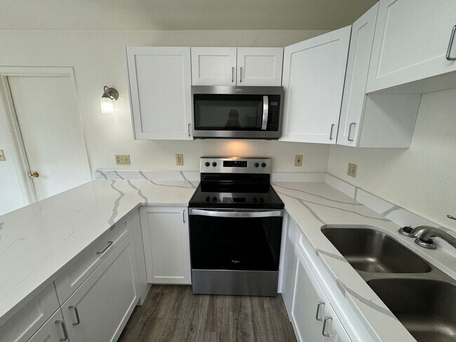 Photo - 1 BD, 1 BA Apartment Nestled Back on a Cul-de-Sac Unit 4006 #12