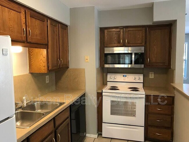 Photo - 118 Maple St Unit A