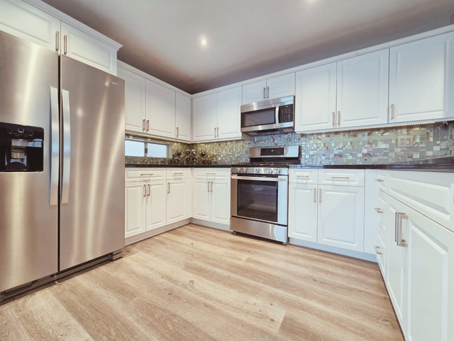 Photo - 1154 N Sycamore Ave Unidad 7