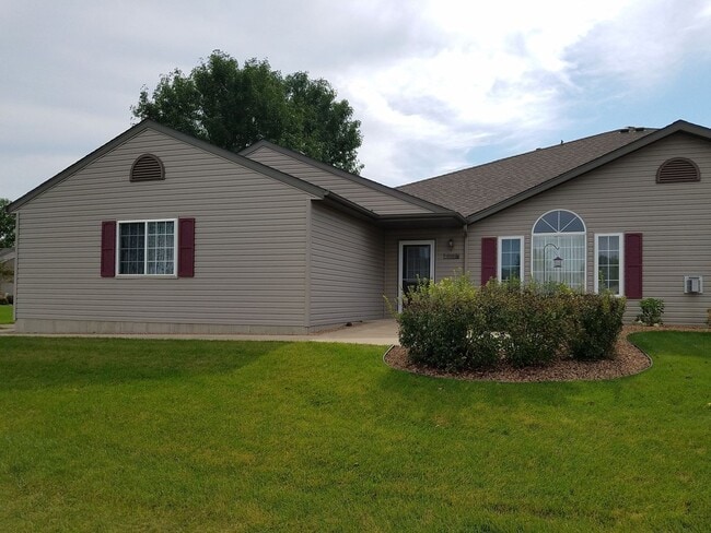 One level living in this end unit townhome! - One level living in this end unit townhome!