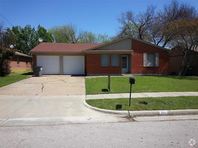 Building Photo - 901 Memorial Dr Rental
