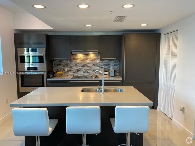 Building Photo - 7875 NW 107th Ave Rental
