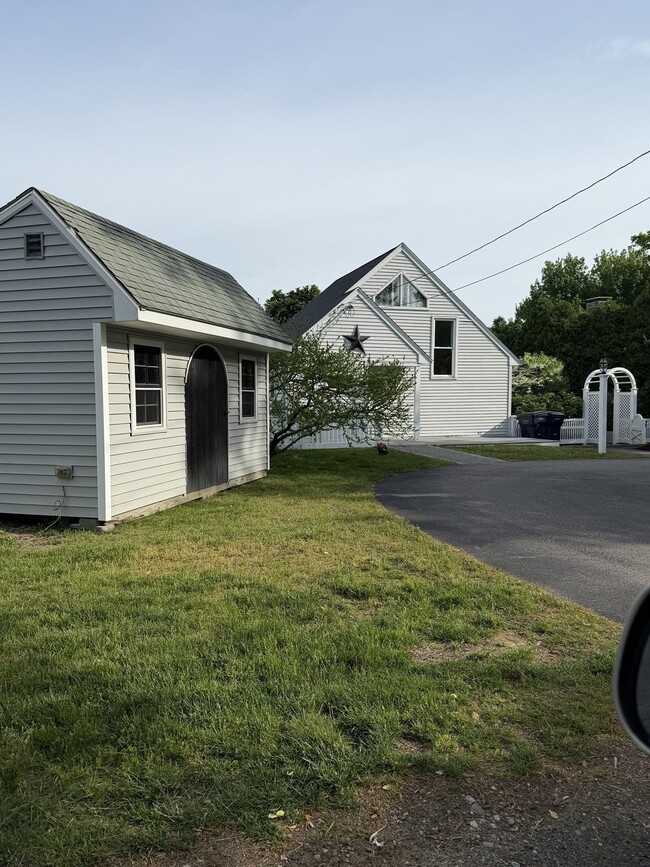 Building Photo - 75 Ridge Rd