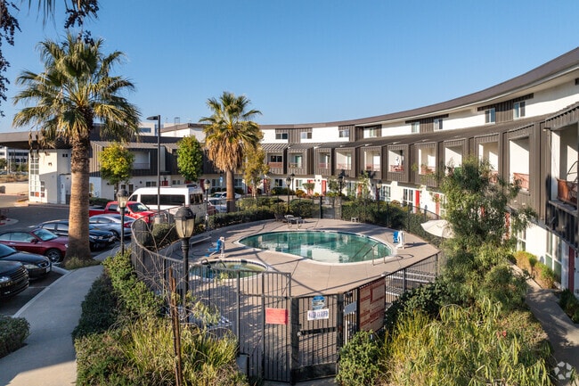 4261 Odyssey Dr - Dos Lagos Live/Work Apartments
