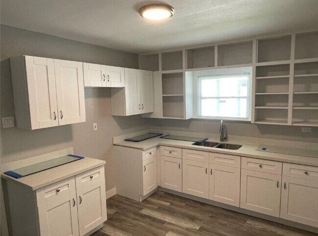 Photo - 727 W 5th St