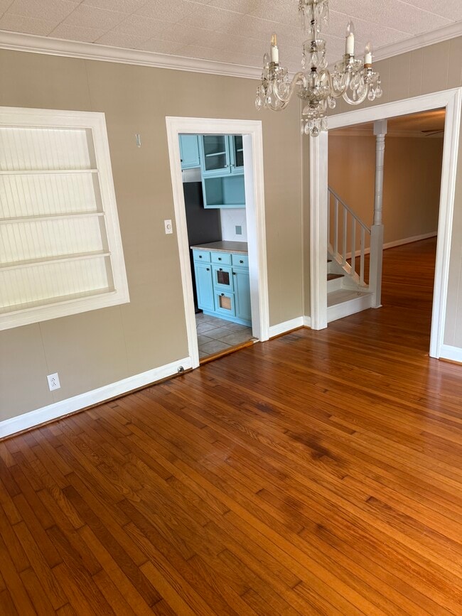 Photo - 940 Central Dr