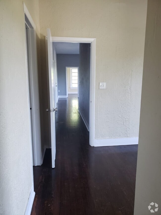 Building Photo - 1849 Dewey St Unit 4 Rental