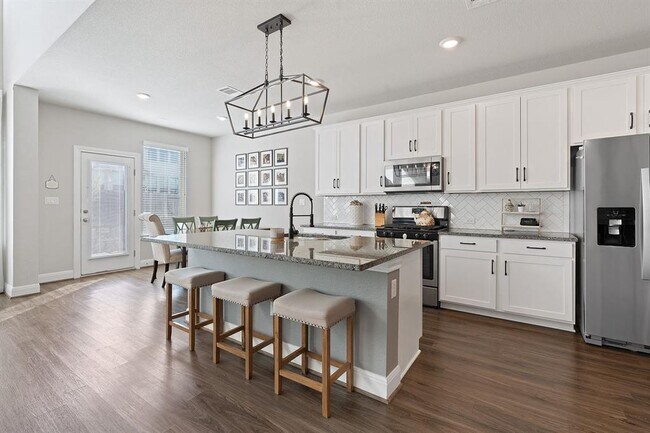 Photo - 209 Birkshire Dr