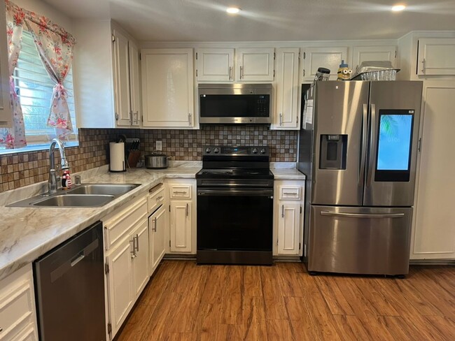 2 Level Townhouse with two car garage - 2 Level Townhouse with two car garage