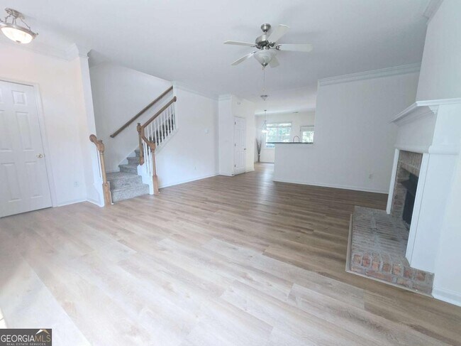 Photo - 1318 Guilderoy Ln