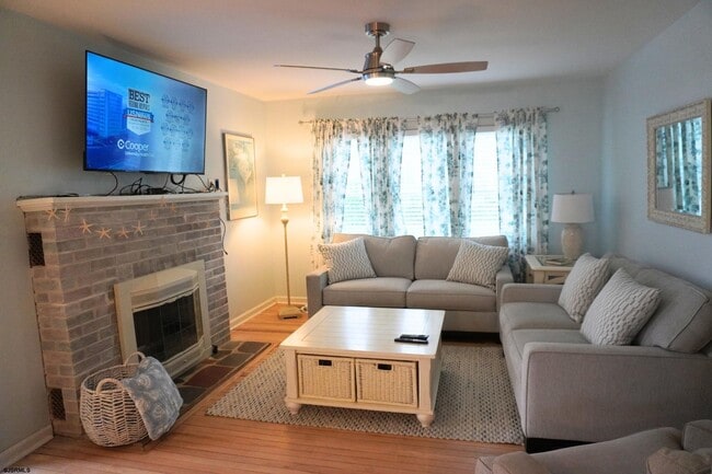 Photo - 101 W Meyran Ave