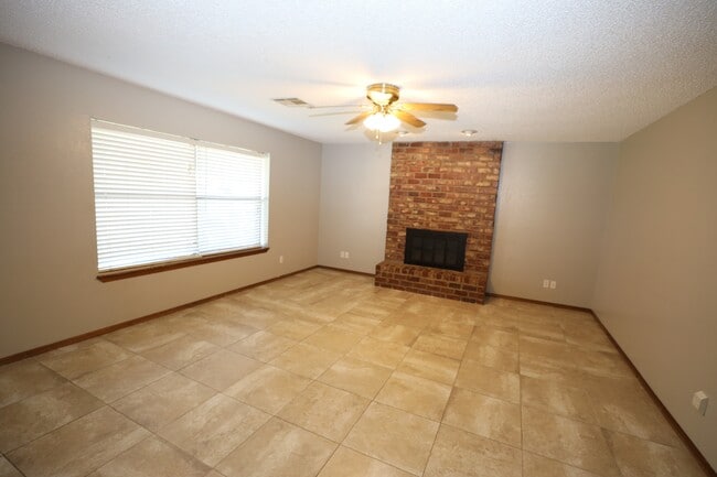 Photo - 1815 Nightingale Cir