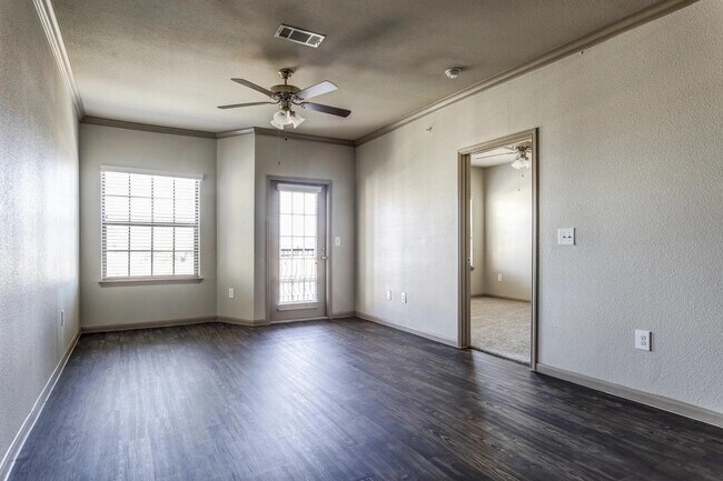 Building Photo - 2120 Stephens Pl Unit 423 Rental