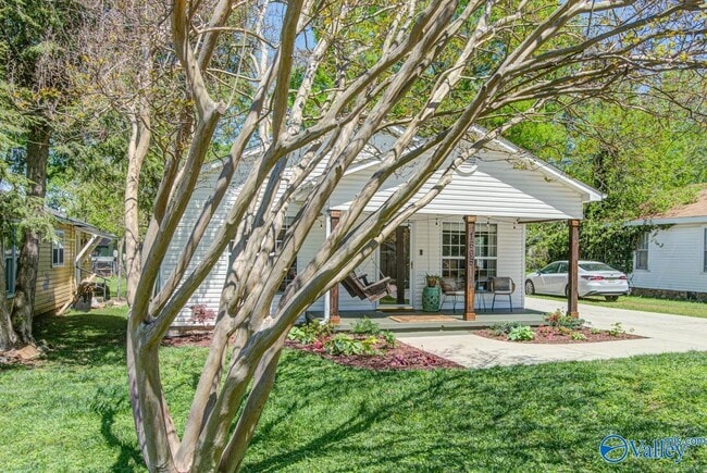 Photo - 1605 McCullough Ave NE