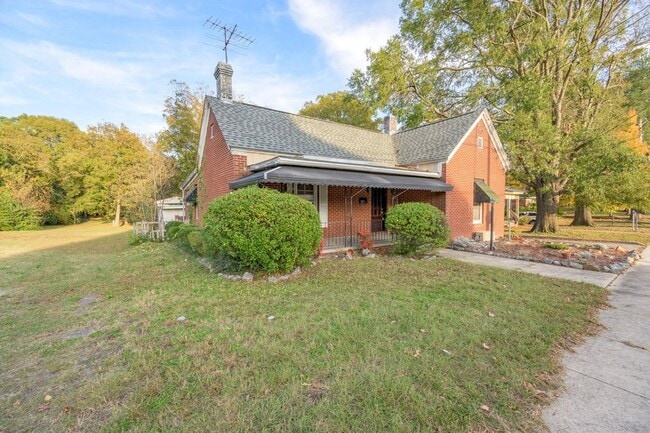 Photo - 733 Falls Rd House