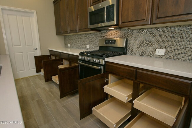 Photo - 16931 W Holly St