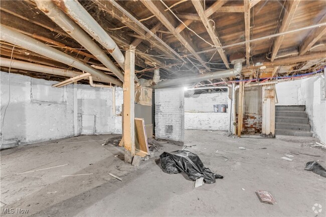 Building Photo - 1857 E 70th St Rental