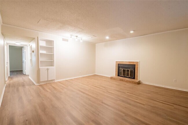 Photo - 2401 Leon St Unit 105