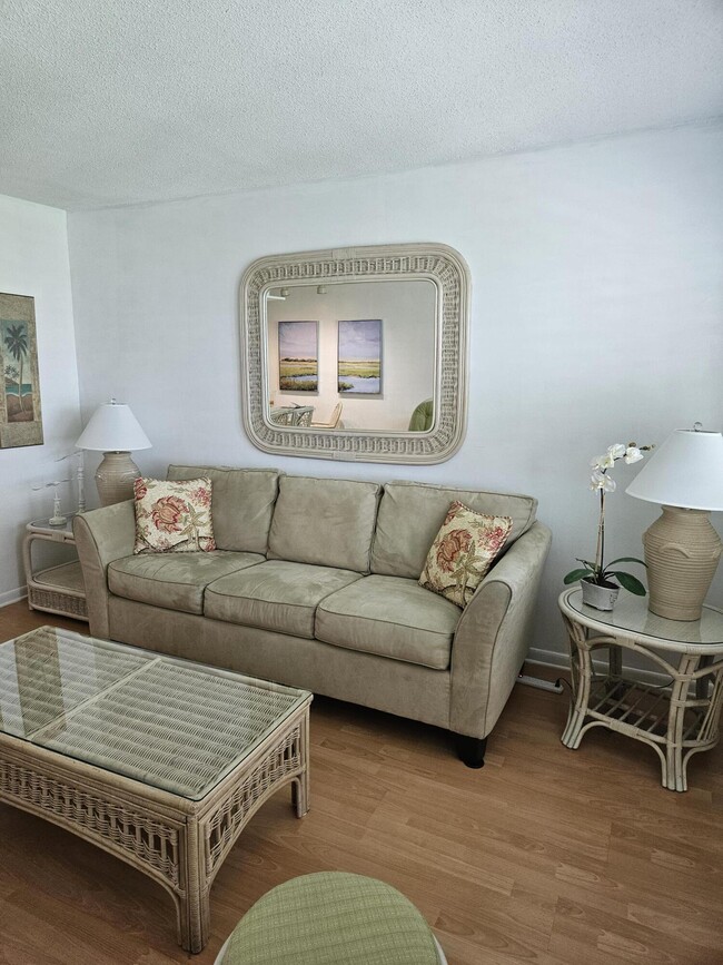 Photo - 680 Horizon W Unit 211