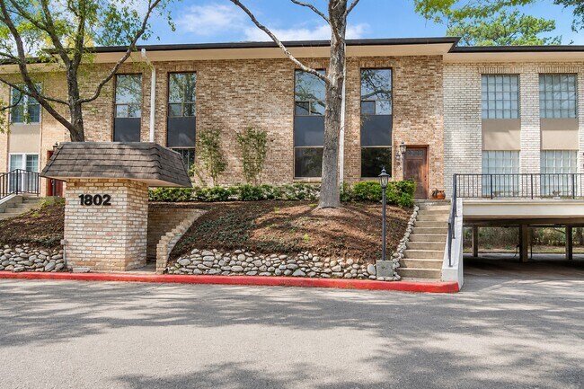Building Photo - 1802 Stoney Brook Dr Unit 104