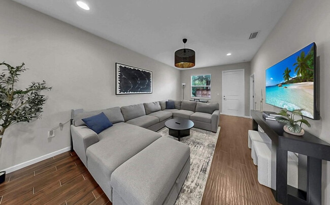 Photo - 3114 E 21st Ave Unidad ID1328494P