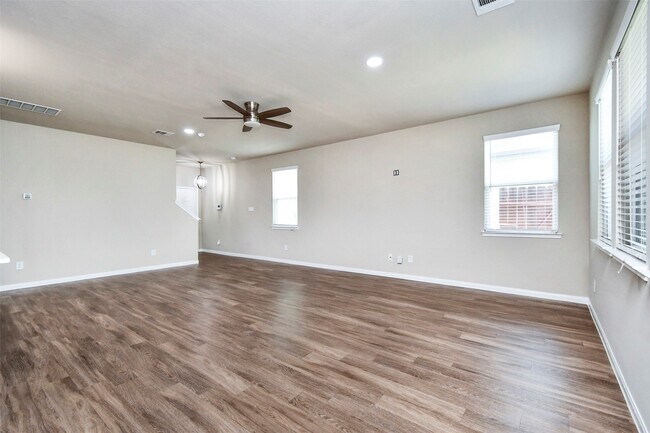 Building Photo - 18638 Lansdowne Stream Path