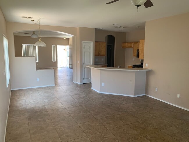 Photo - 4 Bed 2 Bath home!