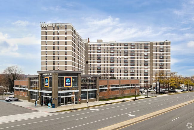 Building Photo - 4600 Duke St Rental