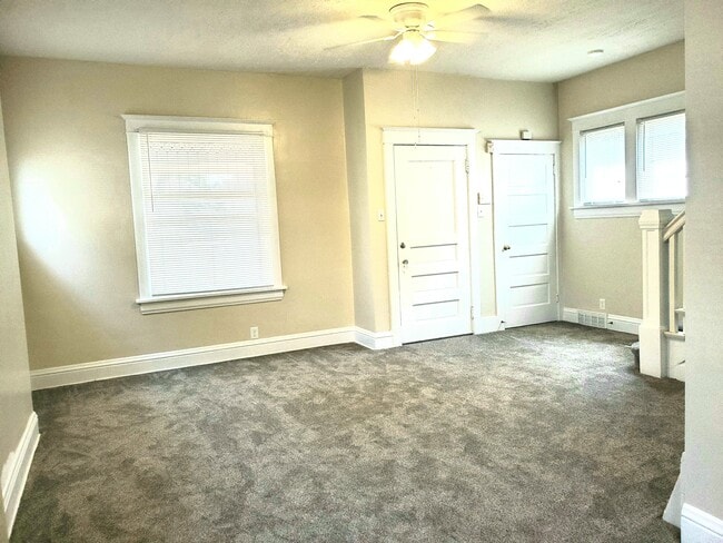 Photo - 3560 Jones St