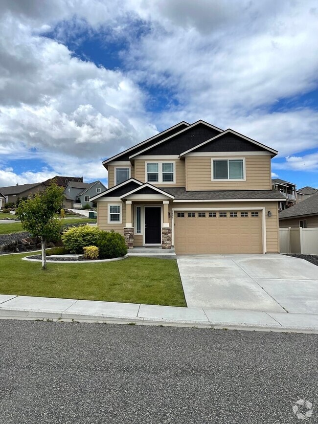 Building Photo - Beautiful Corner Lot Home for Rent in Badg...